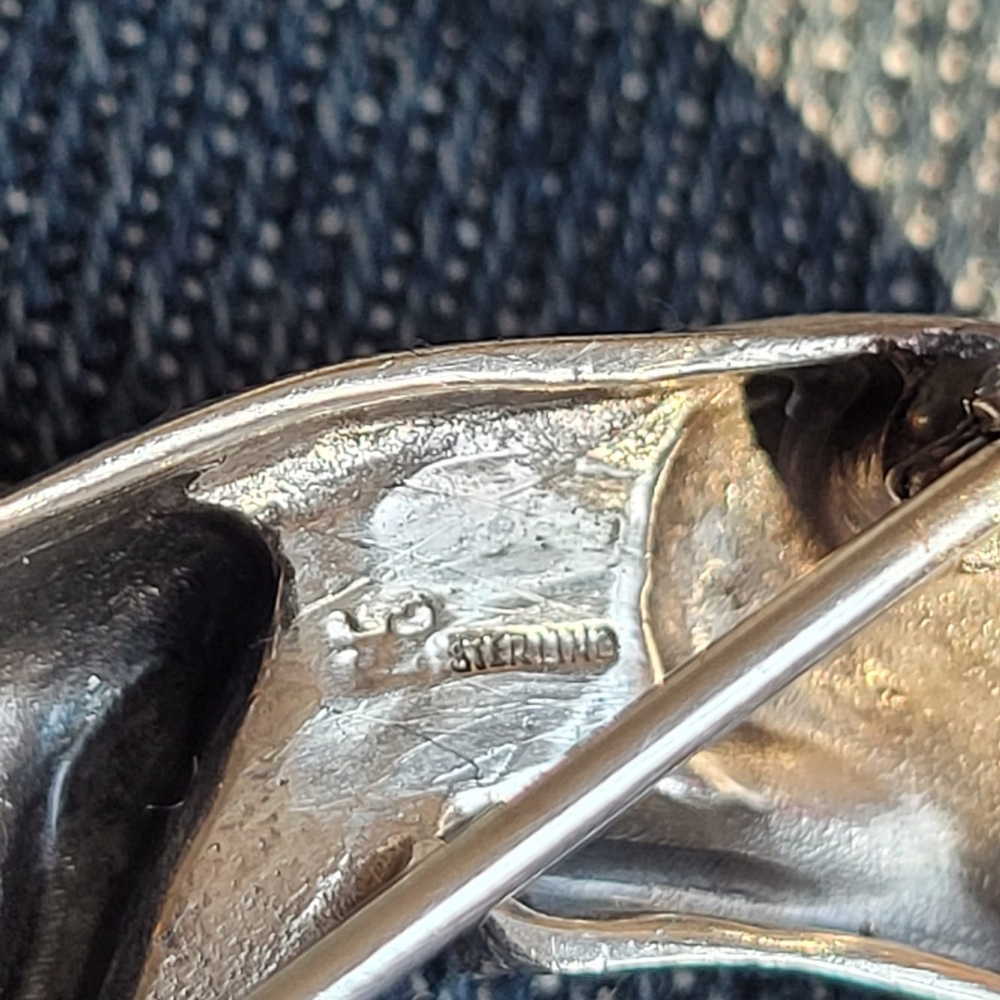 Elegant Silver Panther Brooch - Picture 2 of 5